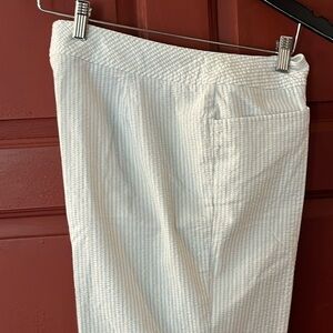 Liz Claiborne Seersucker capris, light blue and white